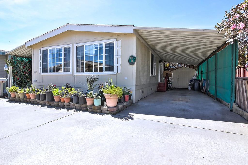49 Blanca Ln #406, Watsonville, CA - 2 Bed, 2 Bath Mobile