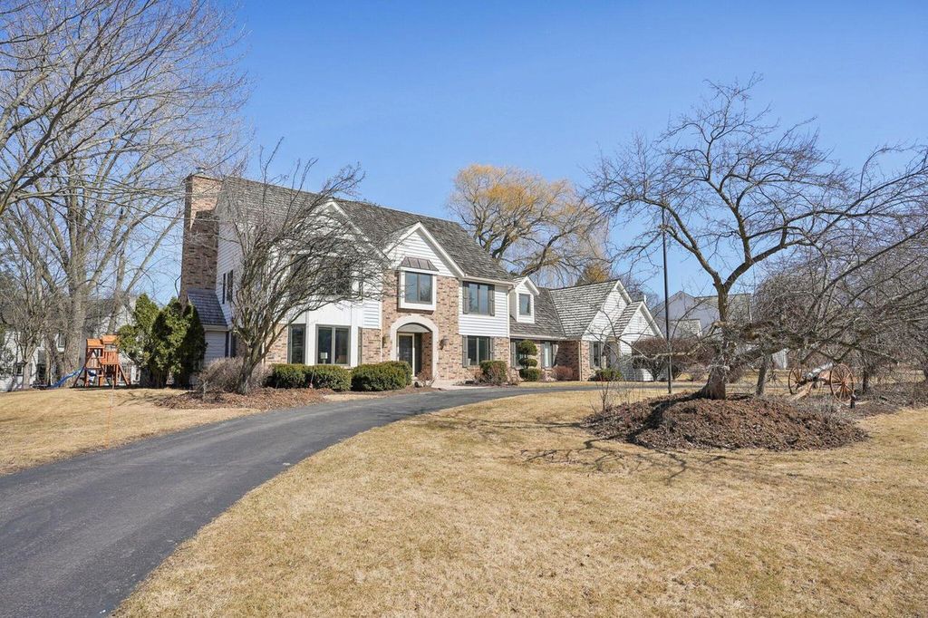 20750 Bartlett DRIVE, Brookfield, WI 53045