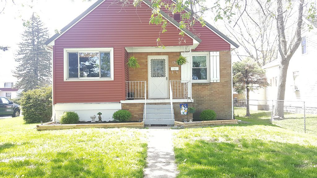 1312 Kimball St, Sault Sainte Marie, MI 49783