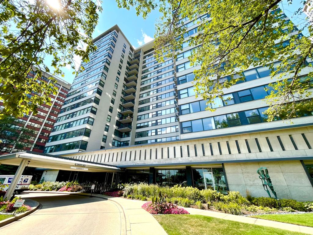 3440 N Lake Shore Dr #8D, Chicago, IL 60657