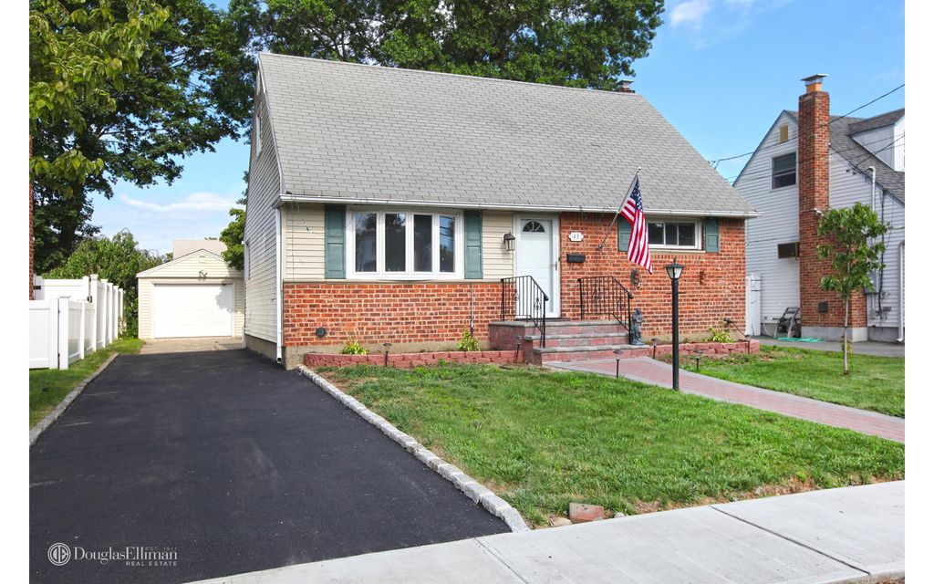 43 Cedar St, Hicksville, NY 11801 | Trulia