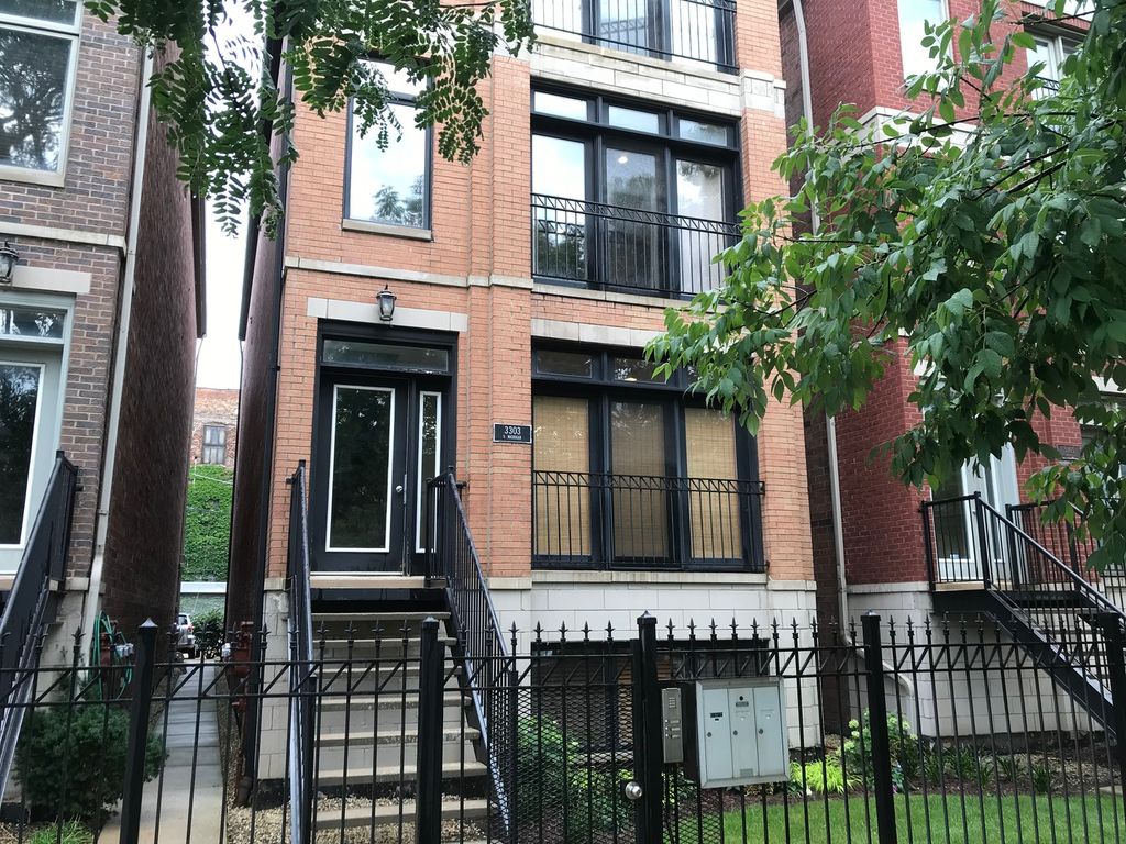 3303 S Michigan Ave #1, Chicago, IL 60616
