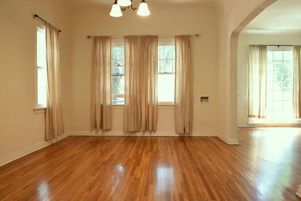 7925 Waring Ave, Los Angeles, CA 90046
