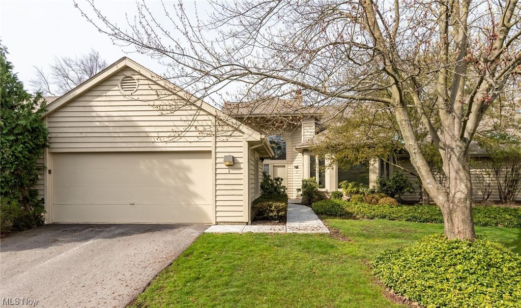 3 hyde park beachwood oh 44122 see est value schools more