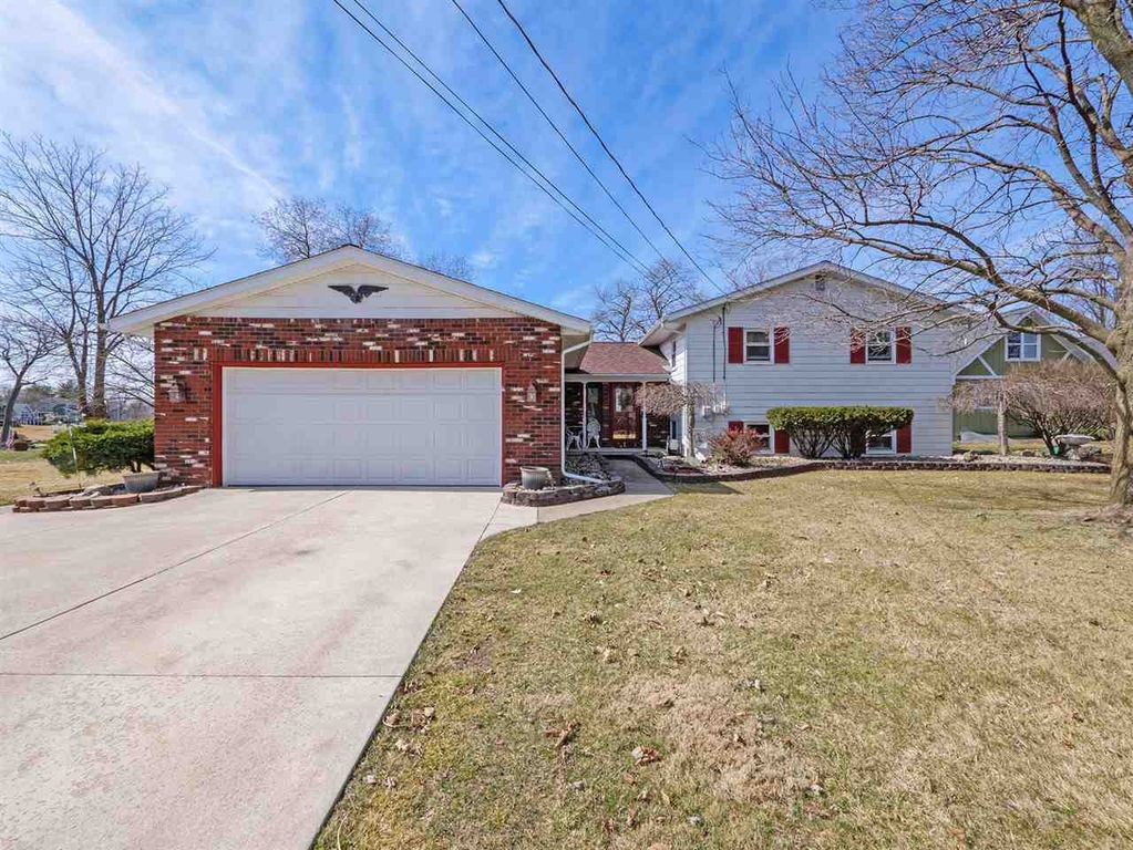 142 Southern Shores Dr, Brooklyn, MI 49230