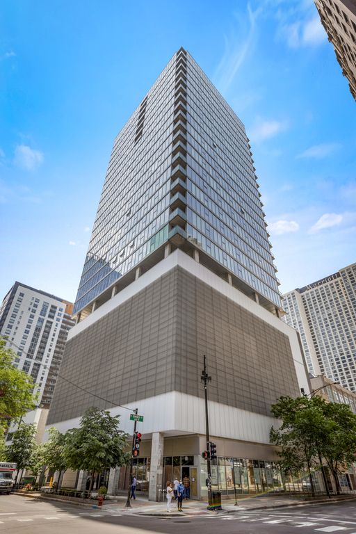 550 N St Clair St #1203, Chicago, IL 60611