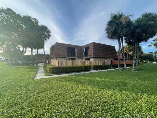 255 Charter Way, West Palm Beach, FL 33407