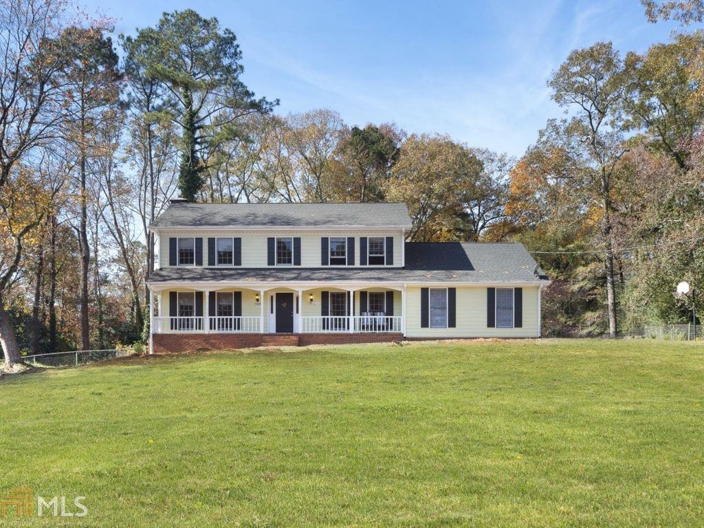 2210 SW Rodao Rd, Lilburn, GA 30047