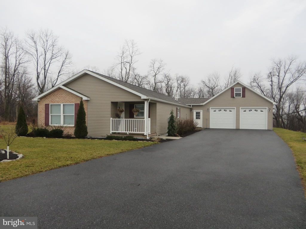 1 Laurie Dr, Shippensburg, PA 17257