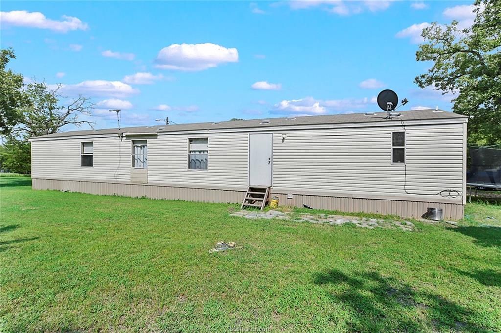 111 Hill Loop Rd, Somerville, TX 77879