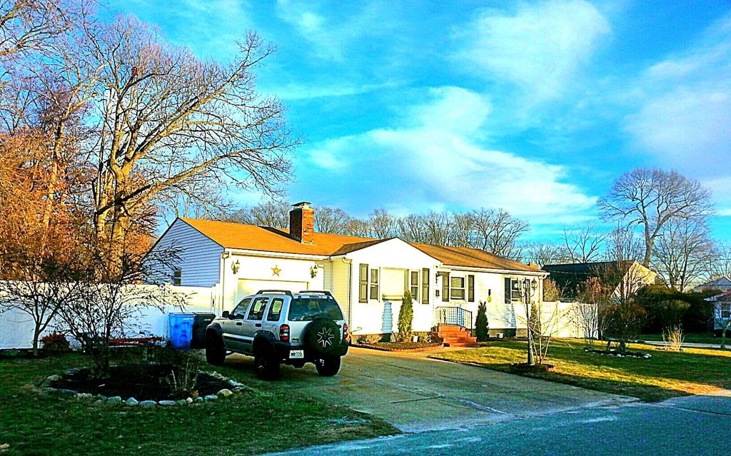 12 Hoffman Ave, Cranston, RI 02920 Trulia