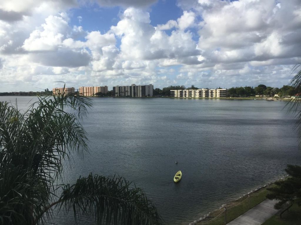 110 Lake Emerald Dr 403, Oakland Park, FL 2 Bed, 2 Bath Condo 4