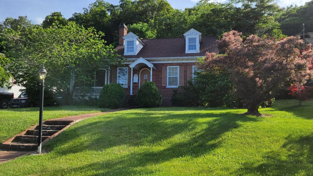 618 Addams St, Covington, VA 24426