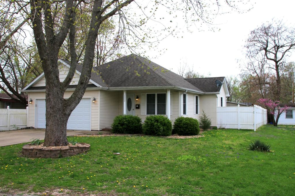 1303 E Parham St, Marion, IL 3 Bed, 2 Bath SingleFamily Home Trulia