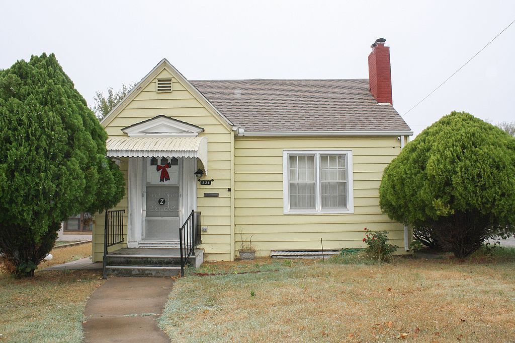 321 Stout St, Pratt, KS 67124