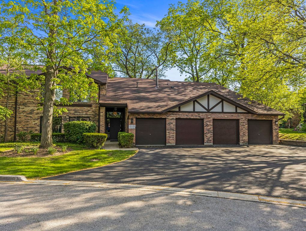 2211 Christian Ln #1-C, Lisle, IL 60532