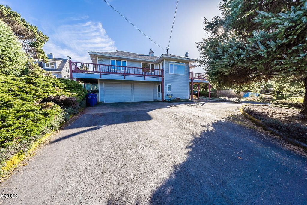 5230 NW 53rd Dr, Lincoln City, OR 97367