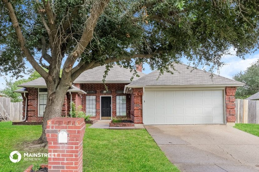 1228 Downwood Dr, Burleson, TX 76028