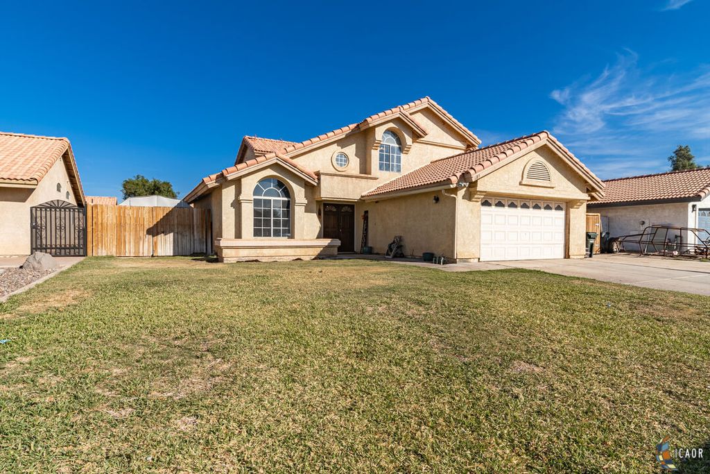 609 Lilac Ln, Imperial, CA 92251