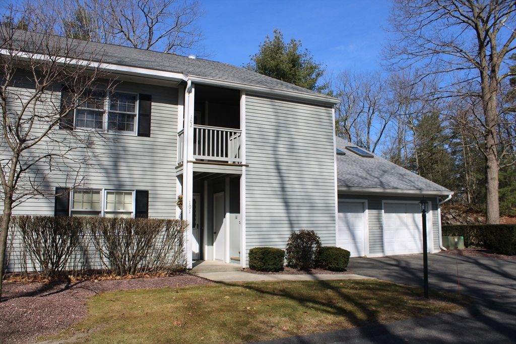 102 Country Side Rd, Greenfield, MA 01301