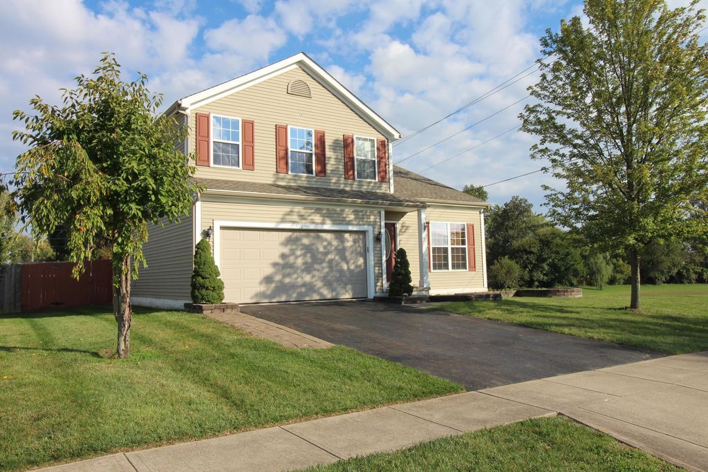 1172 Crossbrook Blvd, Galloway, OH 43119