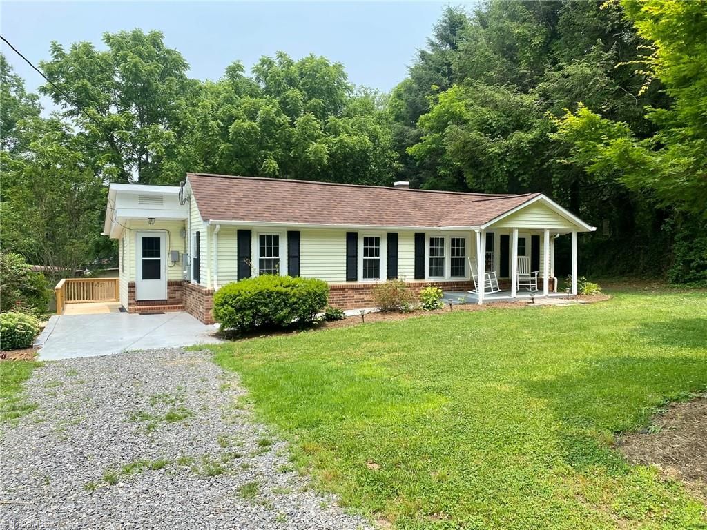 1108 ambrose creek rd state road nc 28676 see est value schools