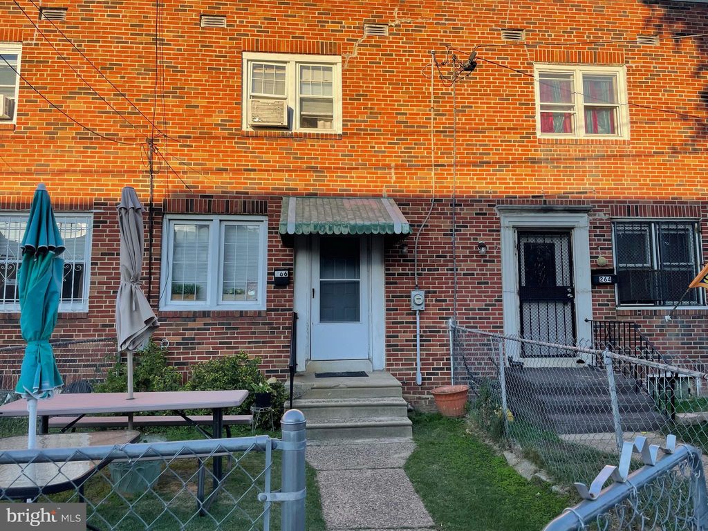 266 N 33rd St, Camden, NJ 08105
