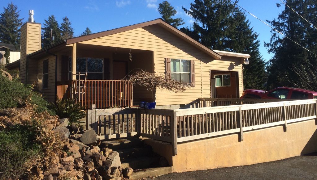 1590 8th St, Astoria, OR 97103