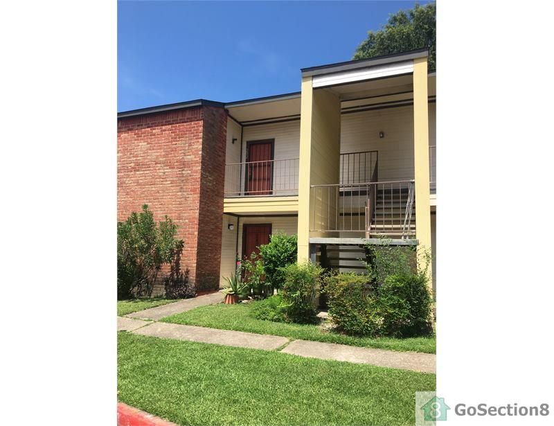 13480 S Thorntree Dr #202, Houston, TX 77015