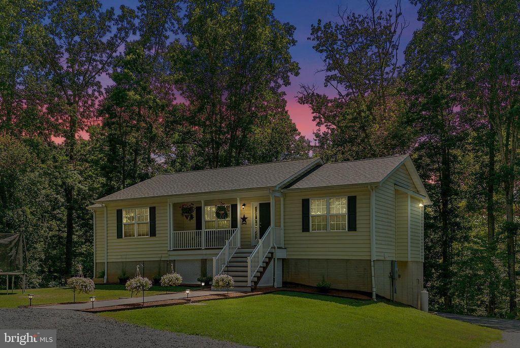 62 River Mountain Ln, Amissville, VA 20106 4 Bed, 3 Bath Single