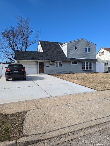 65 Prentice Rd, Levittown, NY 11756