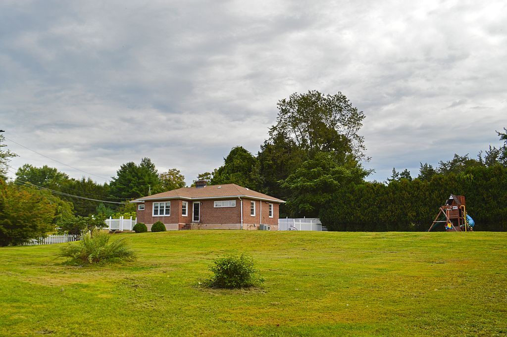 7 Fenn Rd, Cheshire, CT 06410