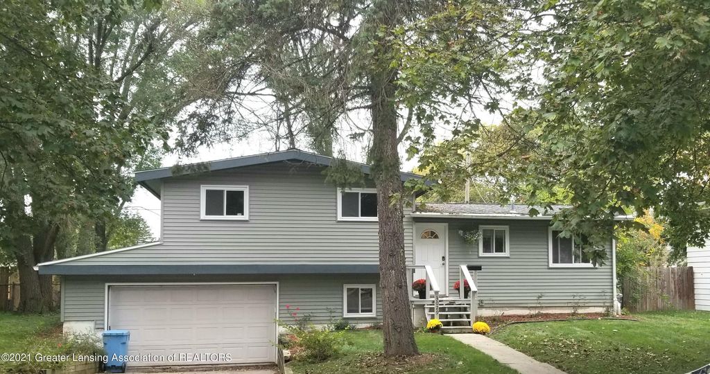 3029 Arcadia Dr, Lansing, MI 48906