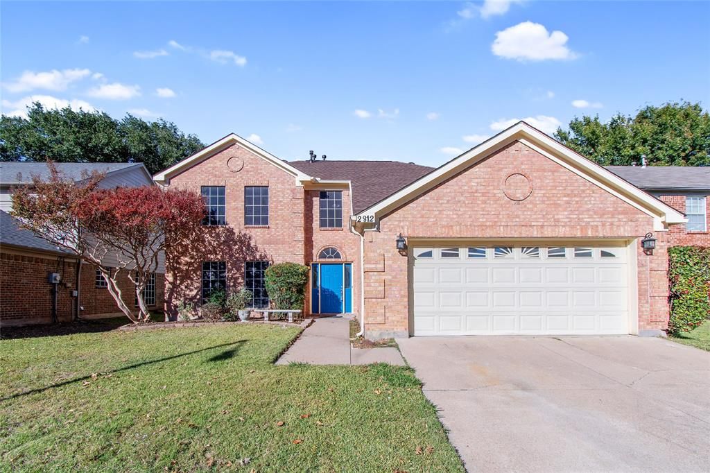 2812 Ironwood Dr, Grand Prairie, TX 75052