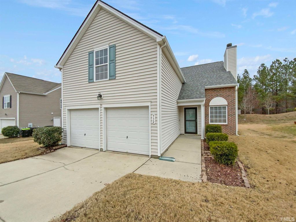 932 Avent Meadows Ln, Holly Springs, NC 27540