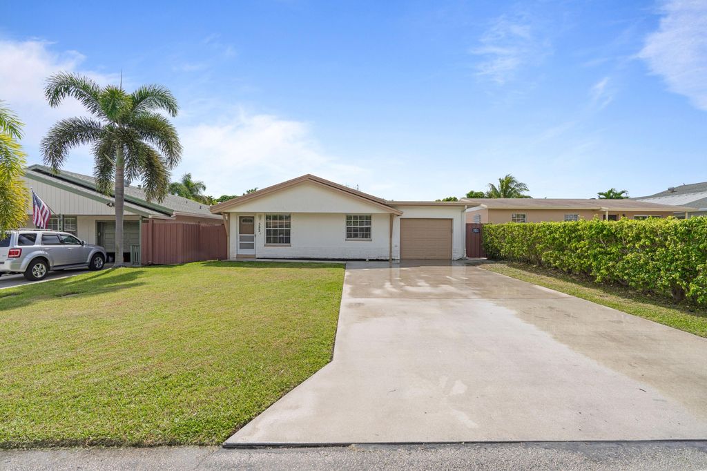 382 Hastings St, Boca Raton, FL 33487