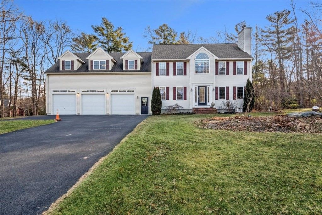 118 Woodland Trl, Taunton, MA 02780