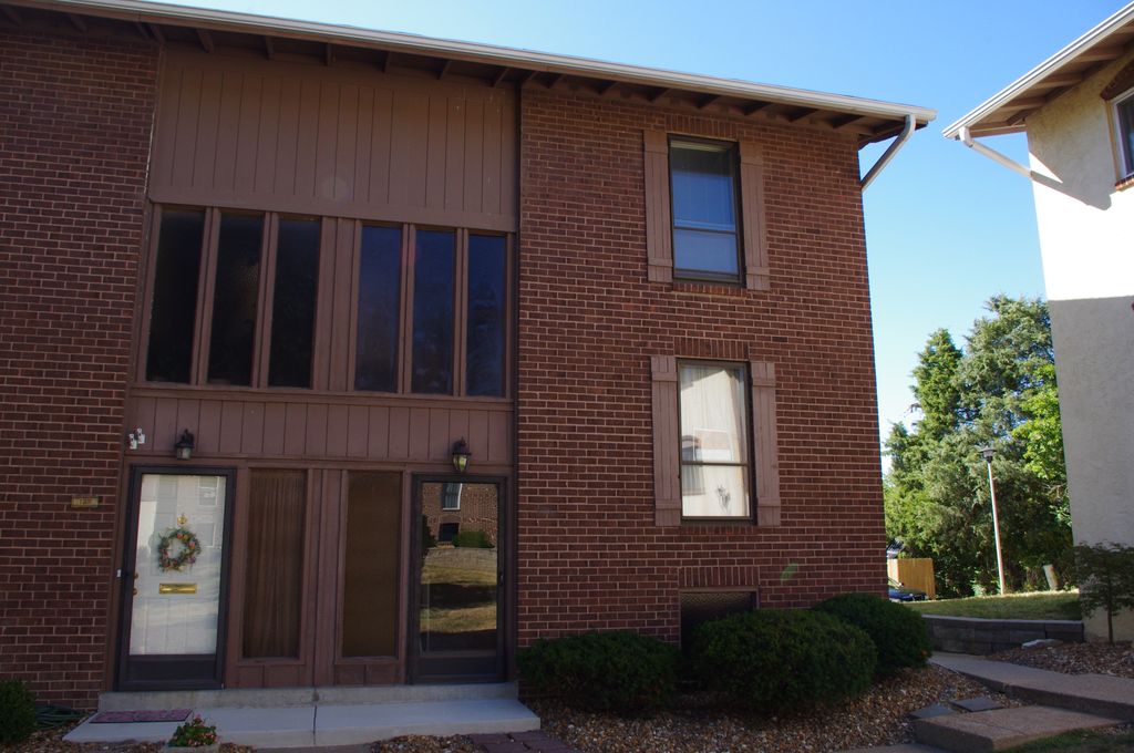 128 Carmel Woods Dr, Ellisville, MO 2 Bed, 2 Bath Condo