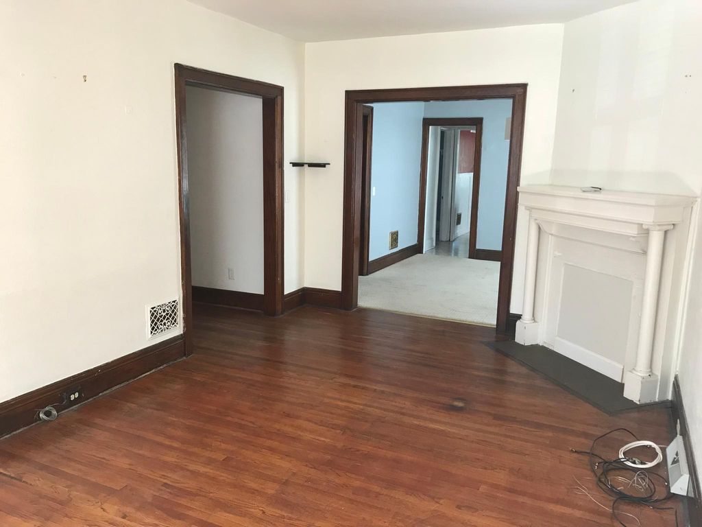 18 Russell St #1, Buffalo, NY 14214