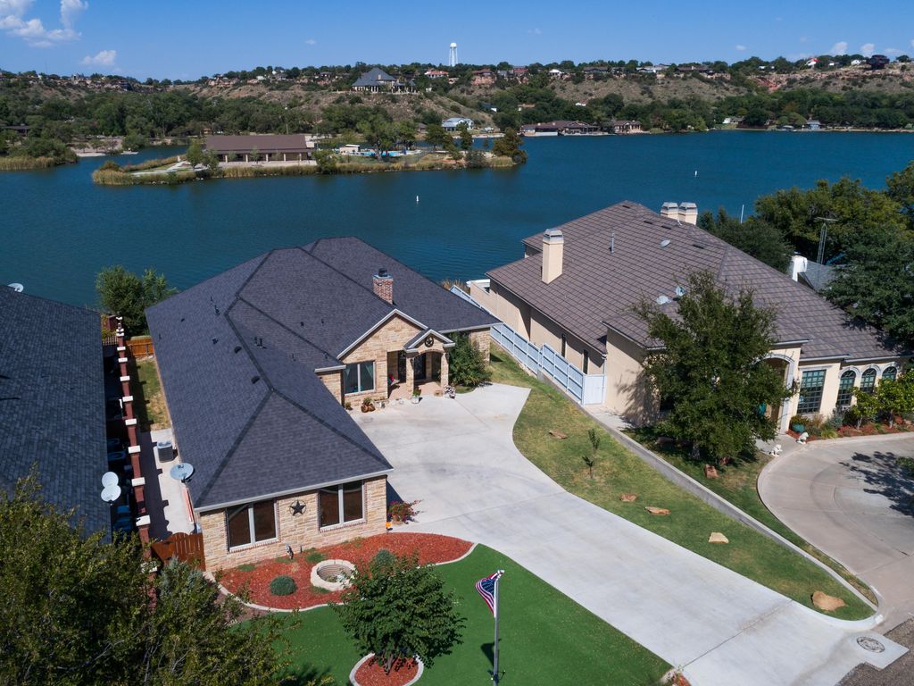34 S  Lakeshore Dr, Ransom Canyon, TX 79366