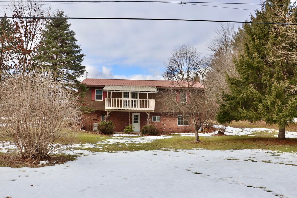 93 Conners Rd, Peru, NY 12972