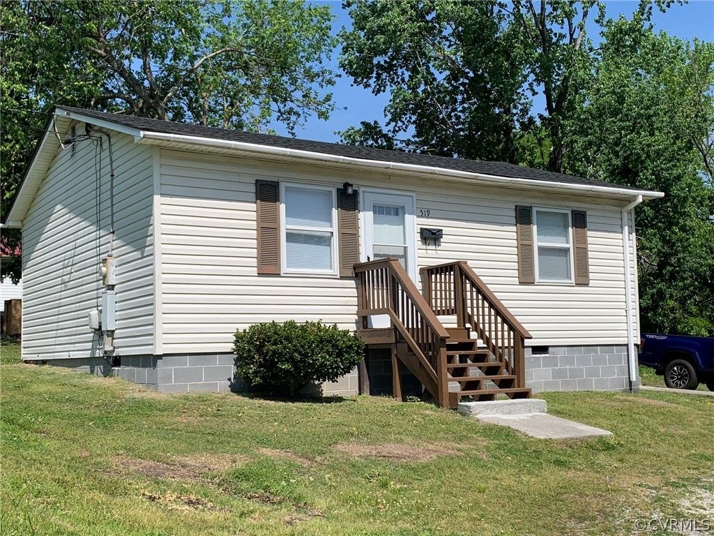 519 N Main St, Blackstone, VA 23824