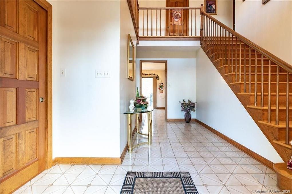 156 Wedgewood Rd, Southington, CT 06489