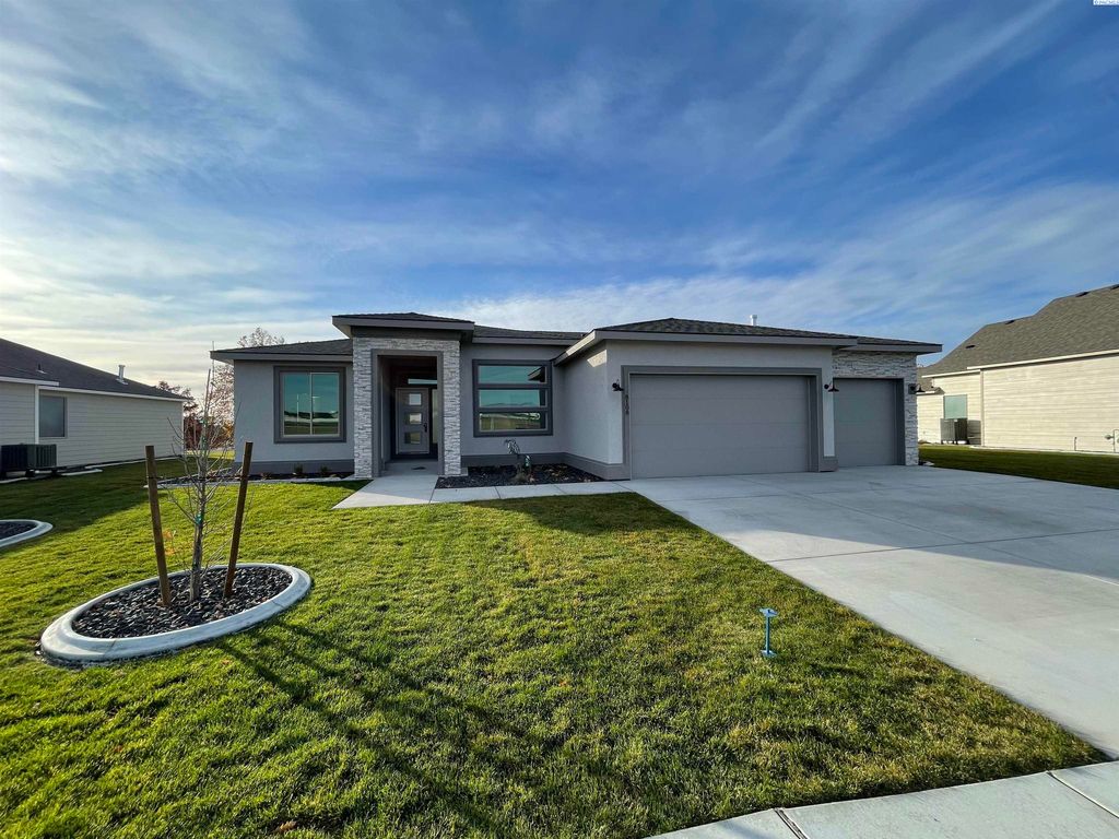 8108 Massey Dr, Pasco, WA 99301