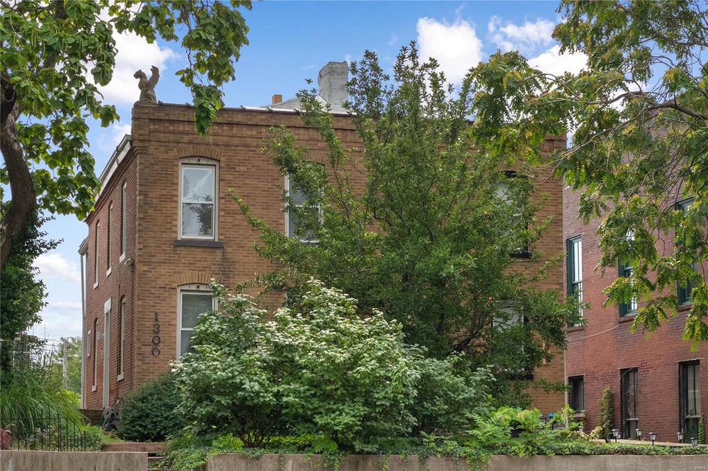 1300 S 18th St, Saint Louis, MO 63104