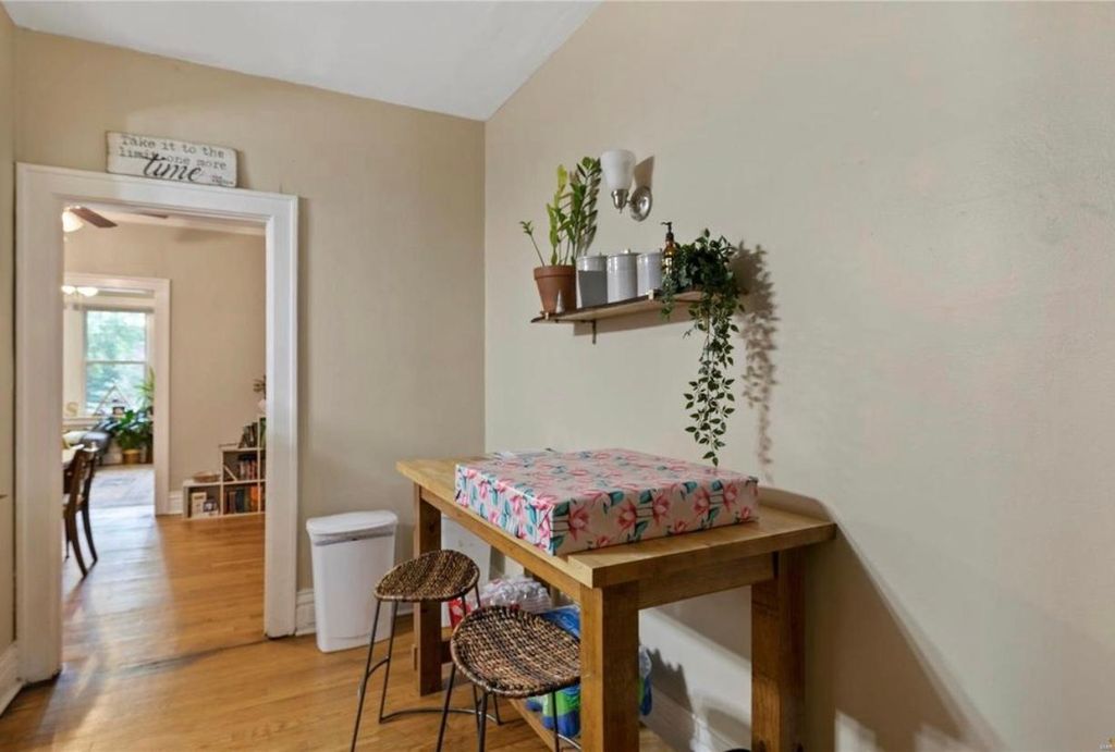 4037 Cleveland Ave #2W, Saint Louis, MO 63110