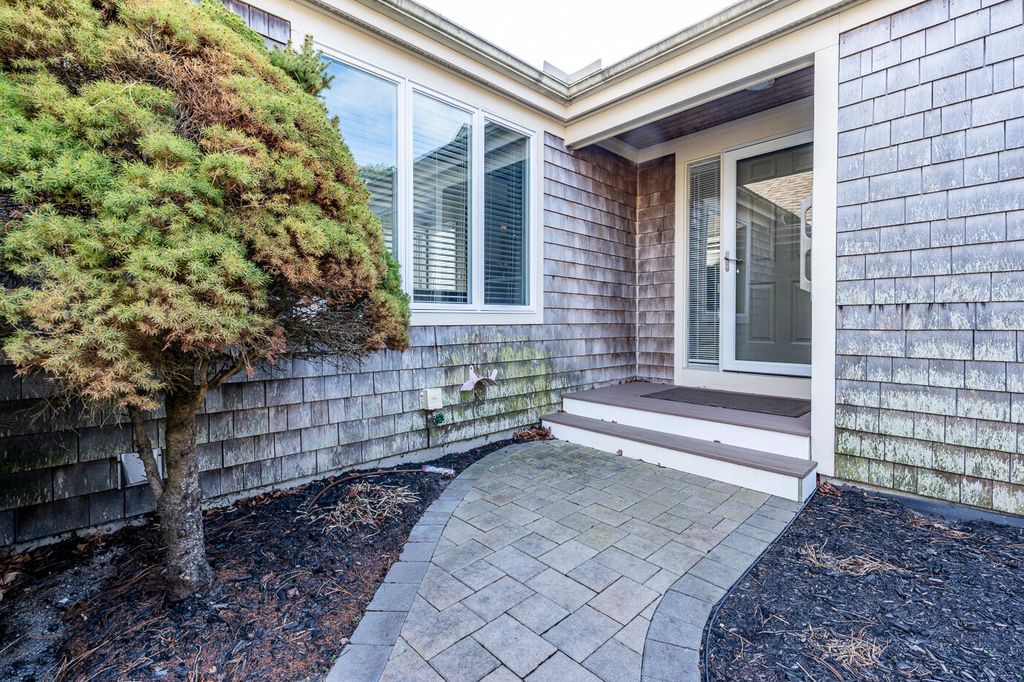 13 West Woods Village, Yarmouth Pt, MA 02675