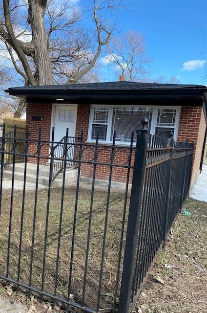 8827 S Harvard Ave, Chicago, IL 60620
