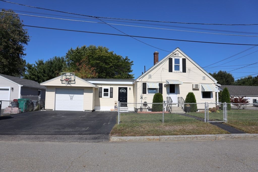59 Boston Rd, Lowell, MA 01852