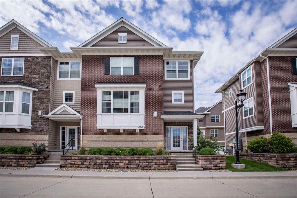 420 3rd Ave #5, Coralville, IA 52241
